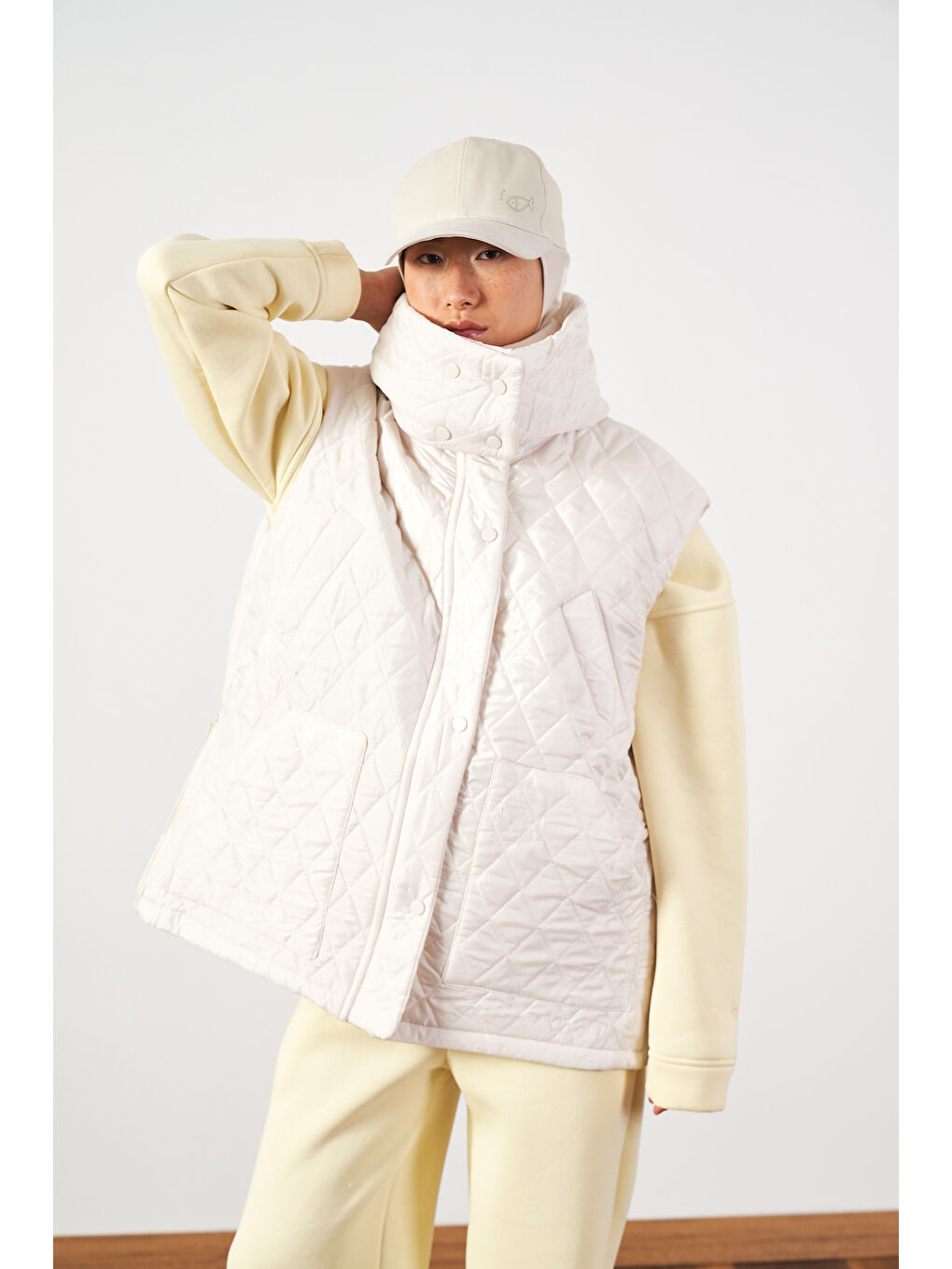 Geniş Kalıp Kapitone Şişme Kadın Yelek Ekru-6