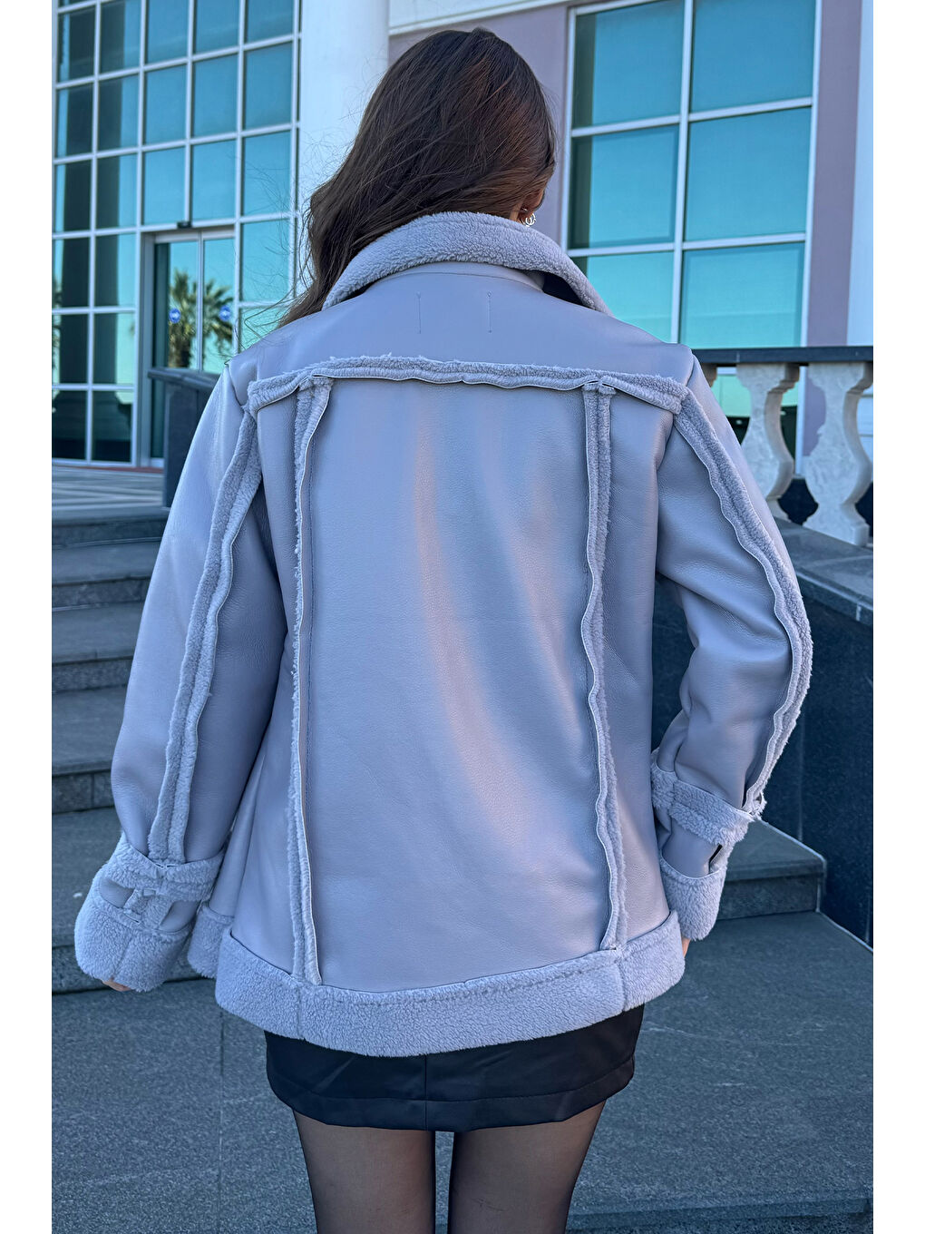 Gri İçi Pelüş Suni Deri Kadın Mont-3