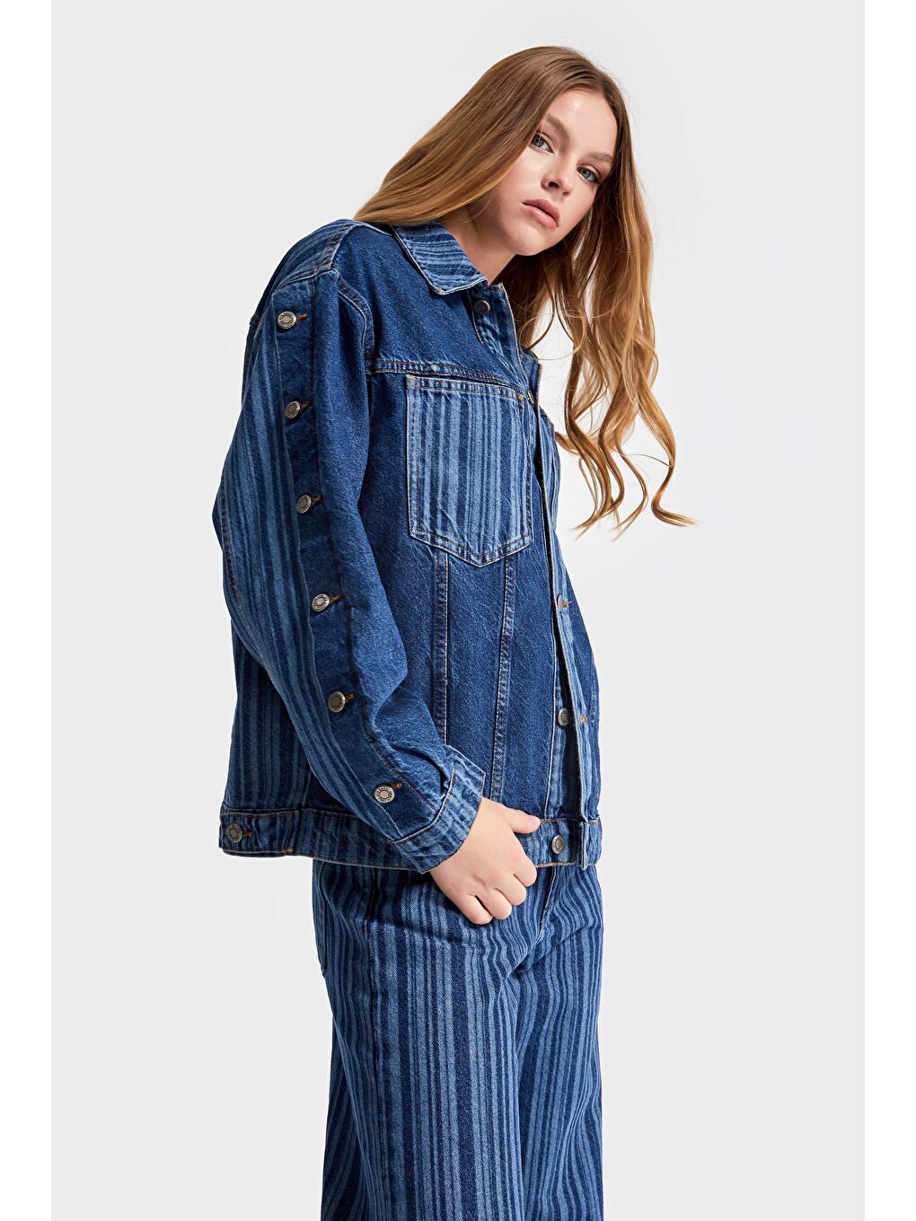 it's basic Mavi Kadın Mavi Renk Özel Çizgili Kumaş Oversize Tasarım Denim Ceket