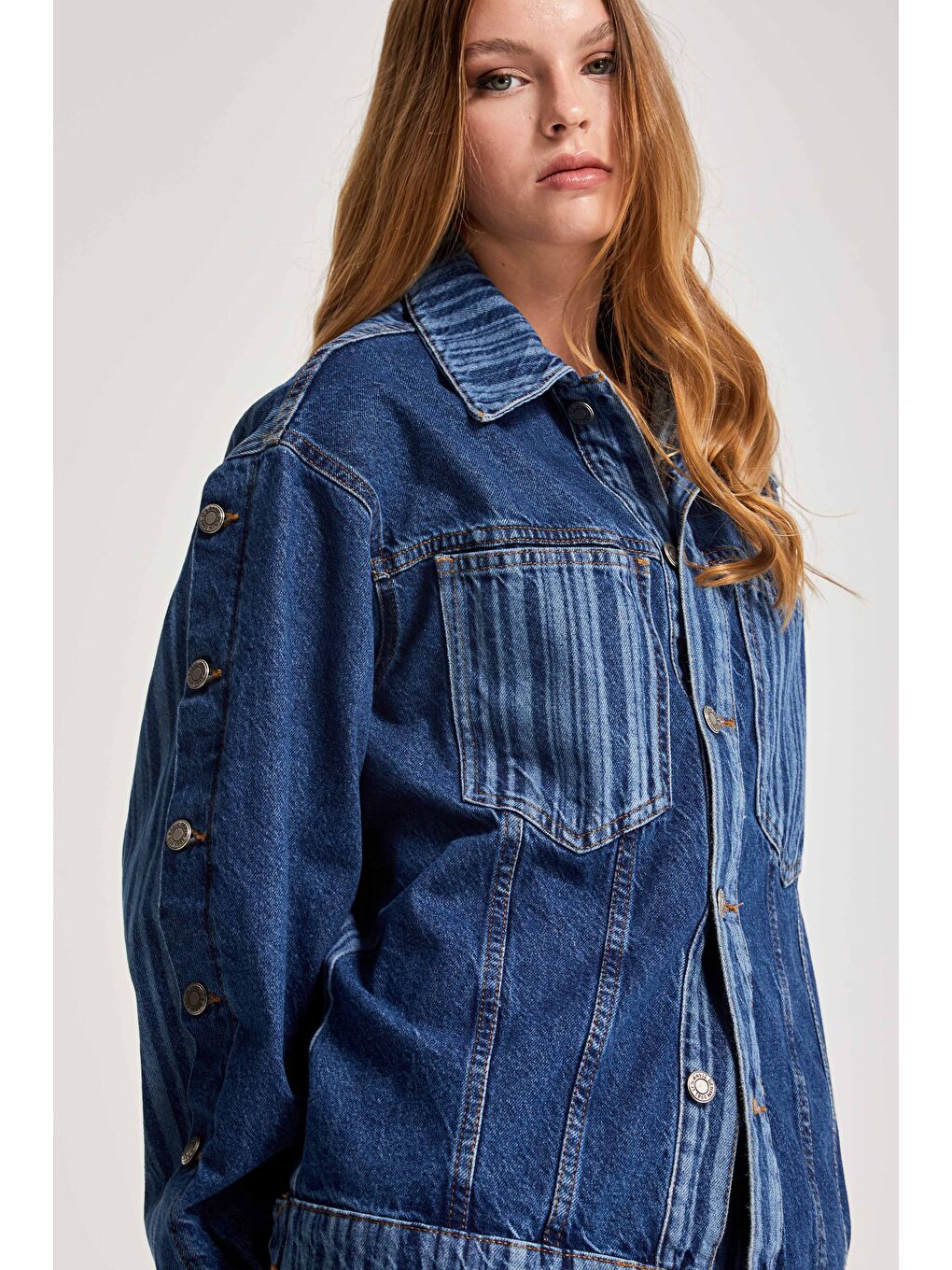 it's basic Mavi Kadın Mavi Renk Özel Çizgili Kumaş Oversize Tasarım Denim Ceket - 1