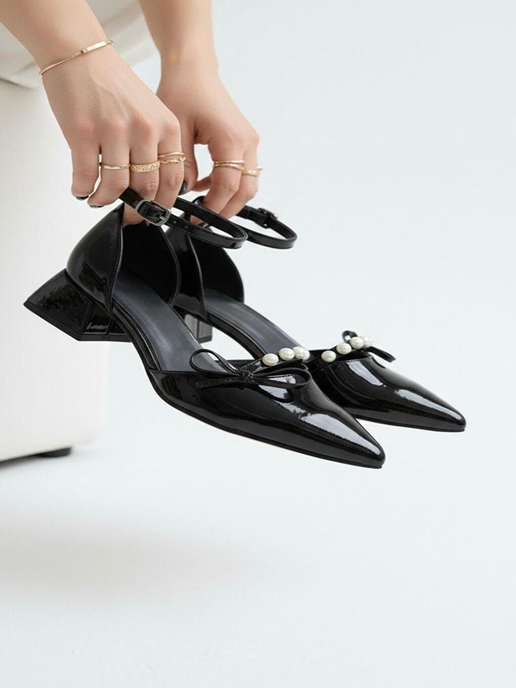 Kadın Arin Siyah Rugan Sivri Burun Fiyonk ve İnci Detaylı 3 Cm Topuk Klasik Ayakkabı-2