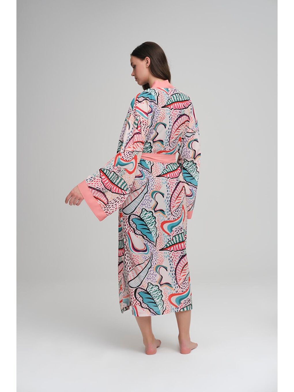 Pembe Renkli Yaprak Desenli Pudra Uzun Kimono 4046-1