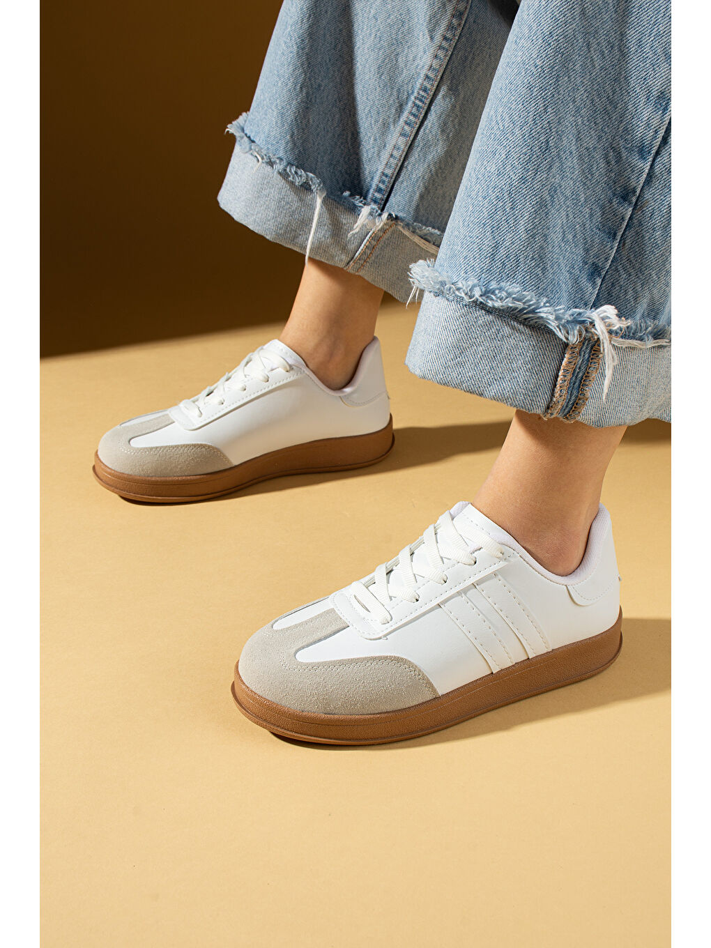 Beyaz Rahat Taban Bağcıklı Kadın Sneaker 001-7001-25