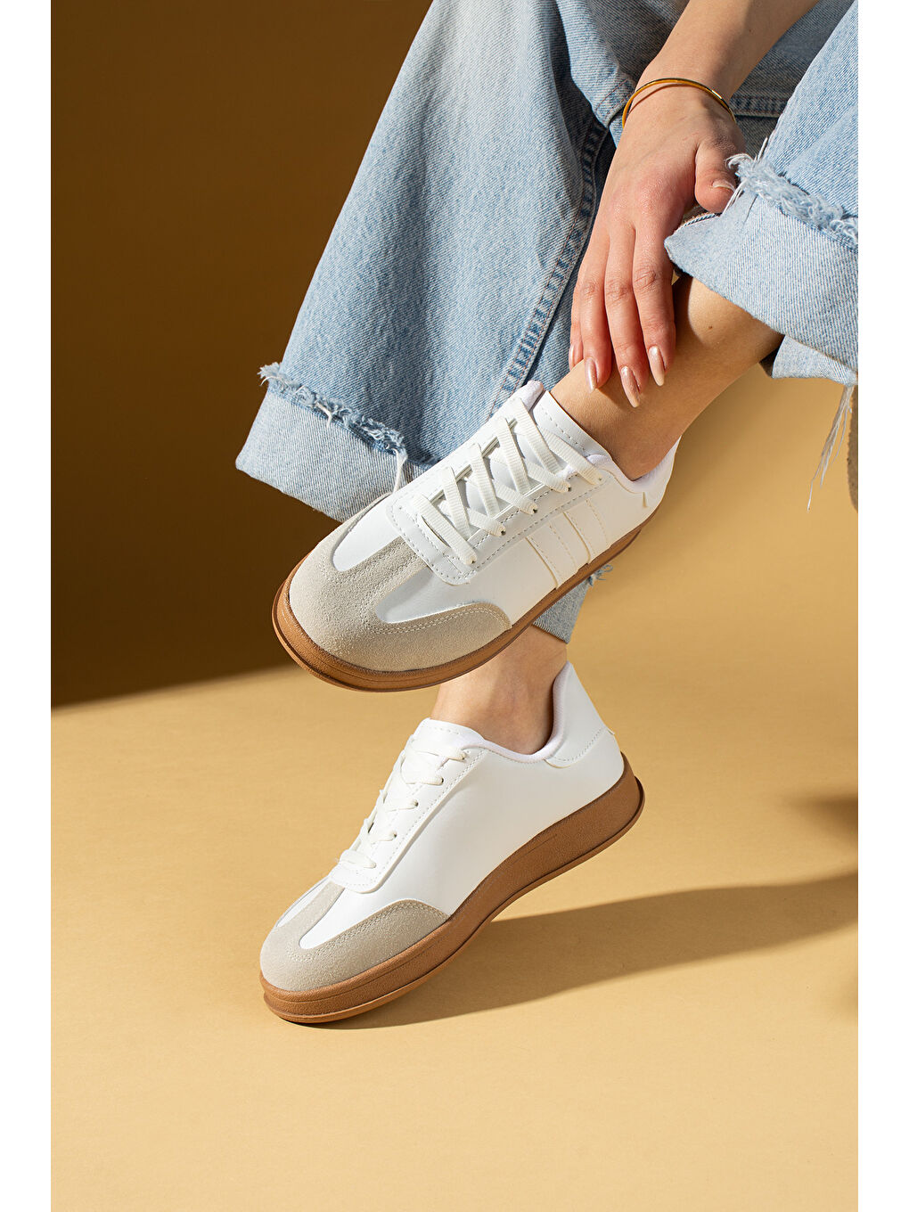 Beyaz Rahat Taban Bağcıklı Kadın Sneaker 001-7001-25-1