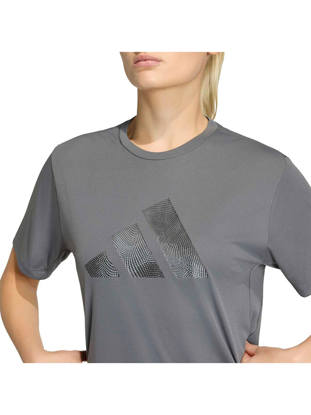 Running Essentials Brand Love Kadın Gri Yuvarlak Yaka Tişört-1