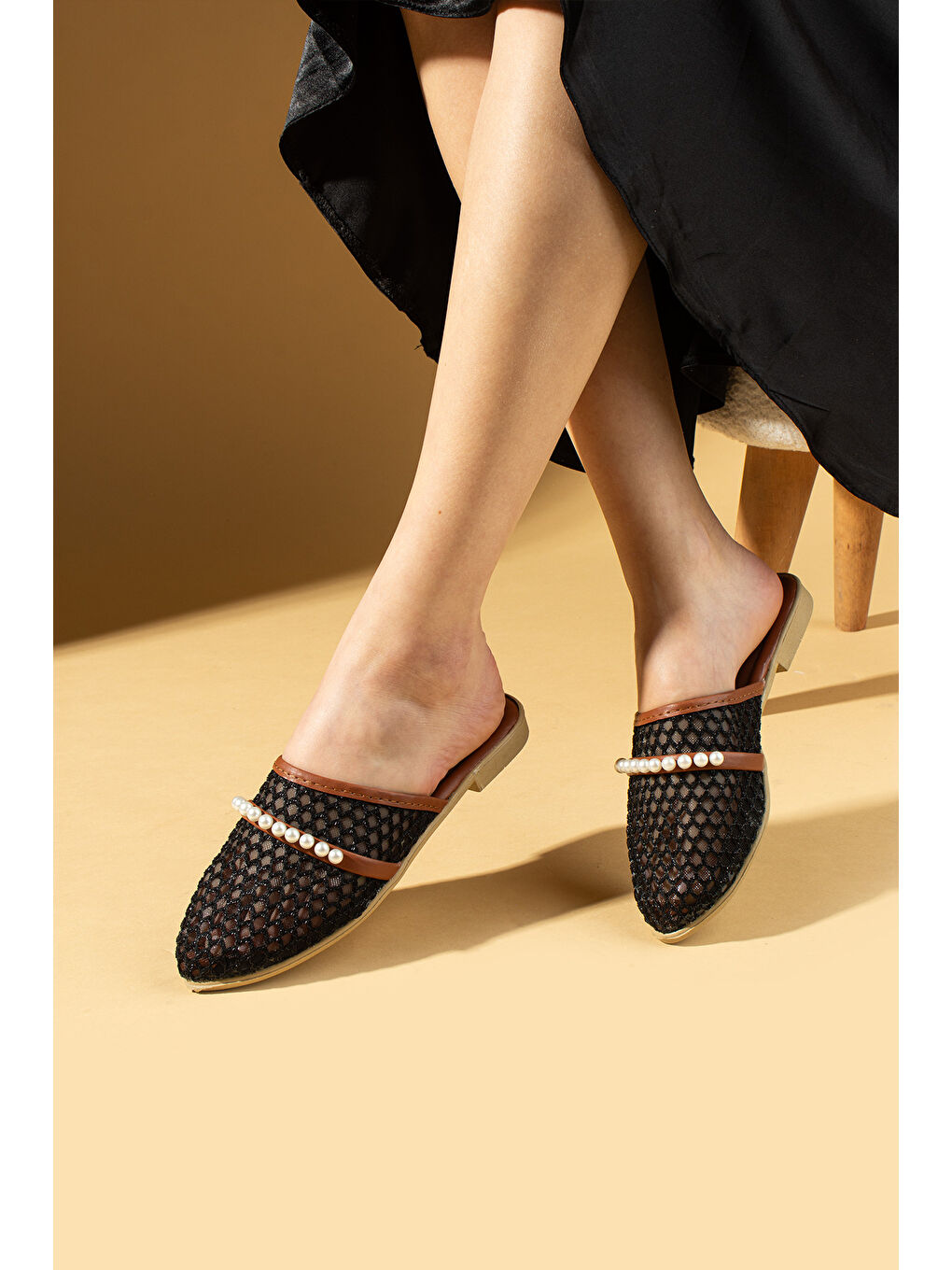 Siyah Fileli İnci Detaylı Rahat Taban Kadın Terlik 001-003-25File-1