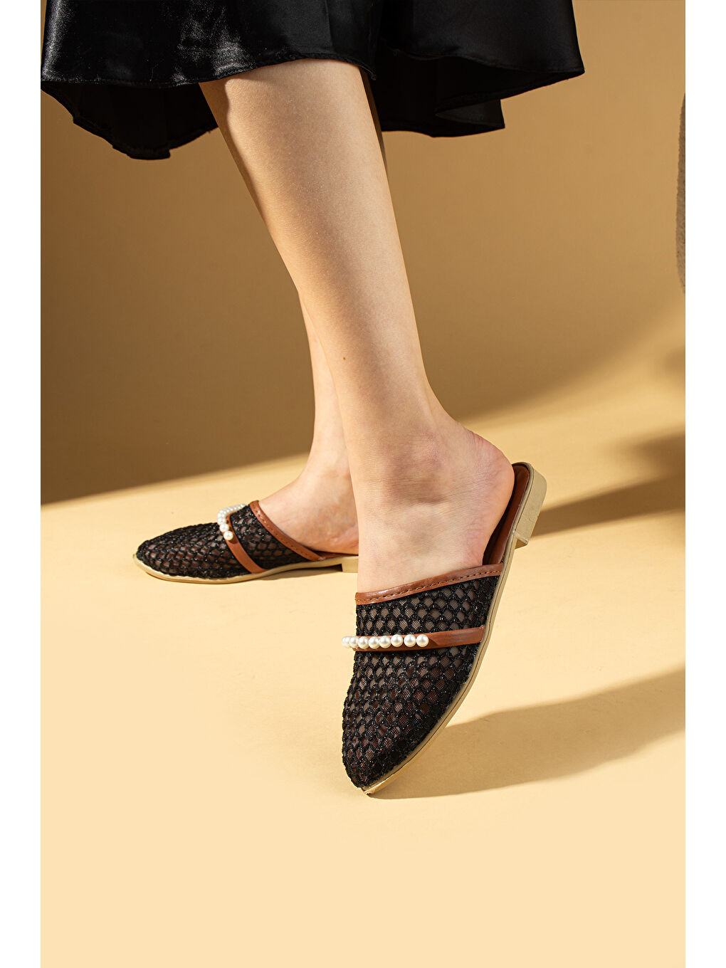 Siyah Fileli İnci Detaylı Rahat Taban Kadın Terlik 001-003-25File-2