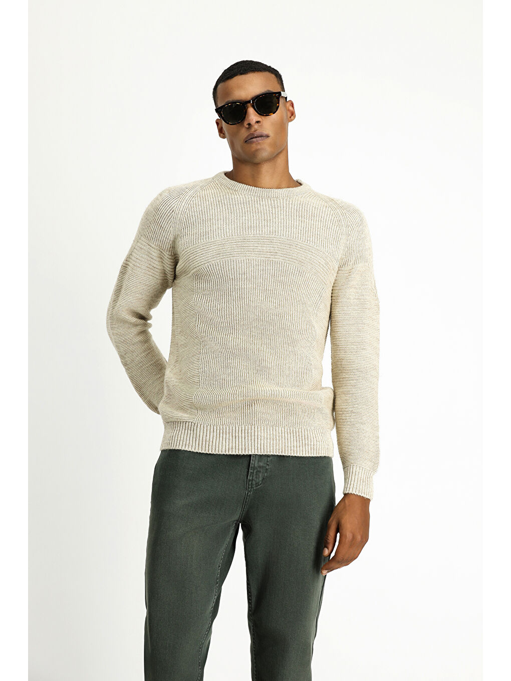 Bej Bisiklet Yaka Regular Fit Dikişsiz Desenli Triko Kazak