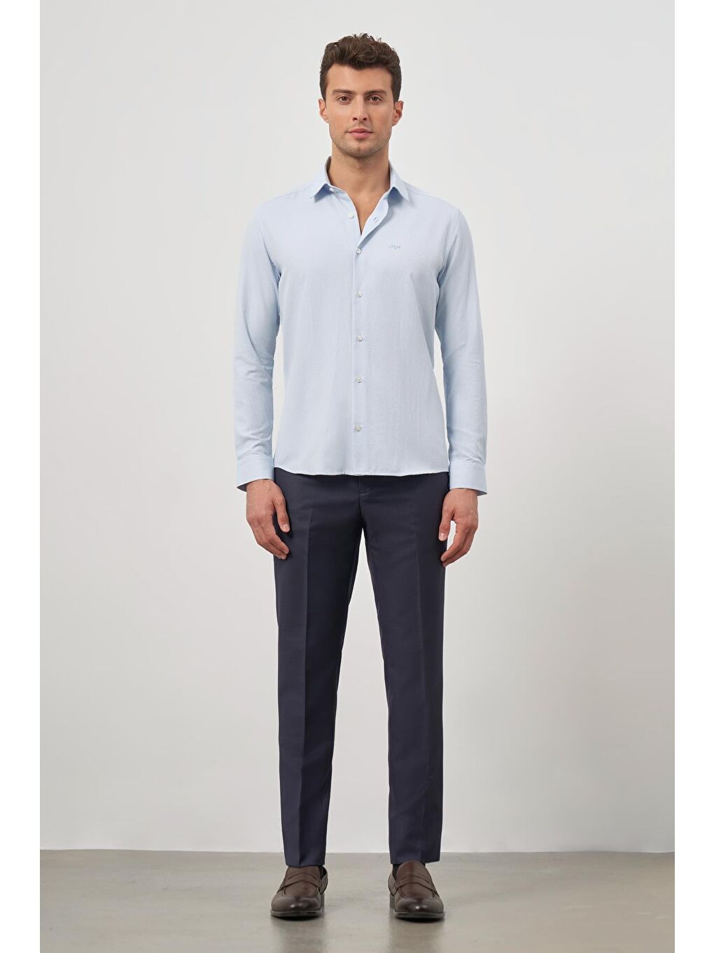 Koyu Mavi Uzun Kol Kendinden Desenli Armürlü 032 Sert Yaka Classic Slim Fit Gömlek 1004245151-1