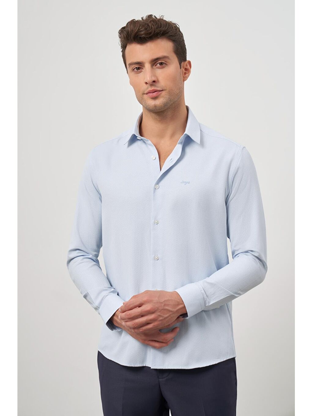 Koyu Mavi Uzun Kol Kendinden Desenli Armürlü 032 Sert Yaka Classic Slim Fit Gömlek 1004245151-3