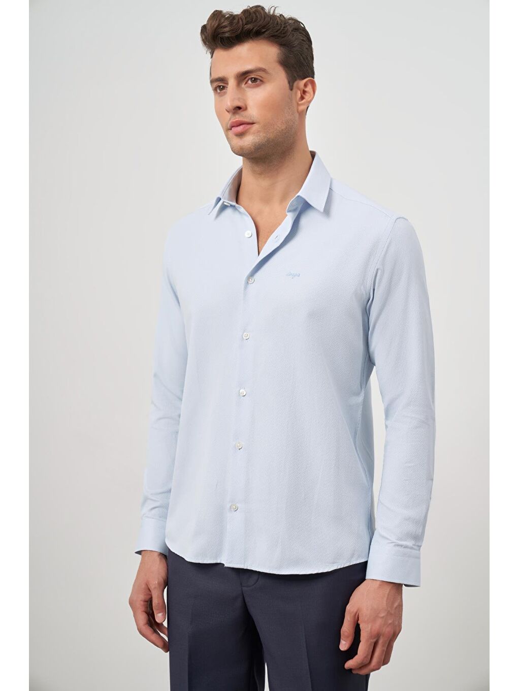 Koyu Mavi Uzun Kol Kendinden Desenli Armürlü 032 Sert Yaka Classic Slim Fit Gömlek 1004245151-4