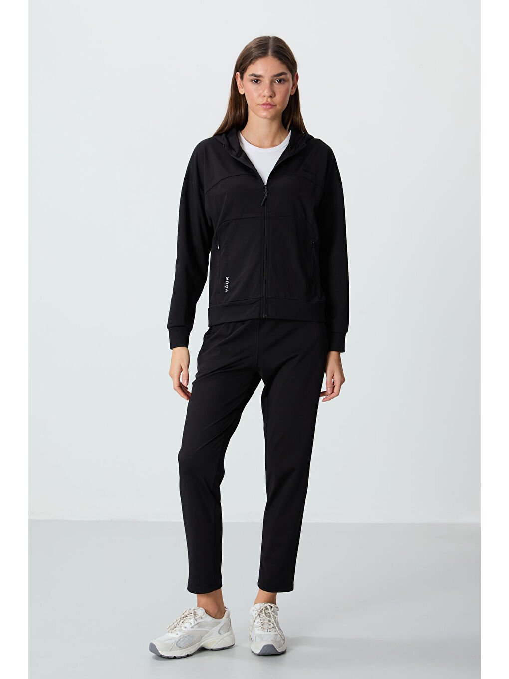 Siyah Kapüşonlu Gizli Cep Detaylı Standart Kalıp Kadın Eşofman Takımı - 95306