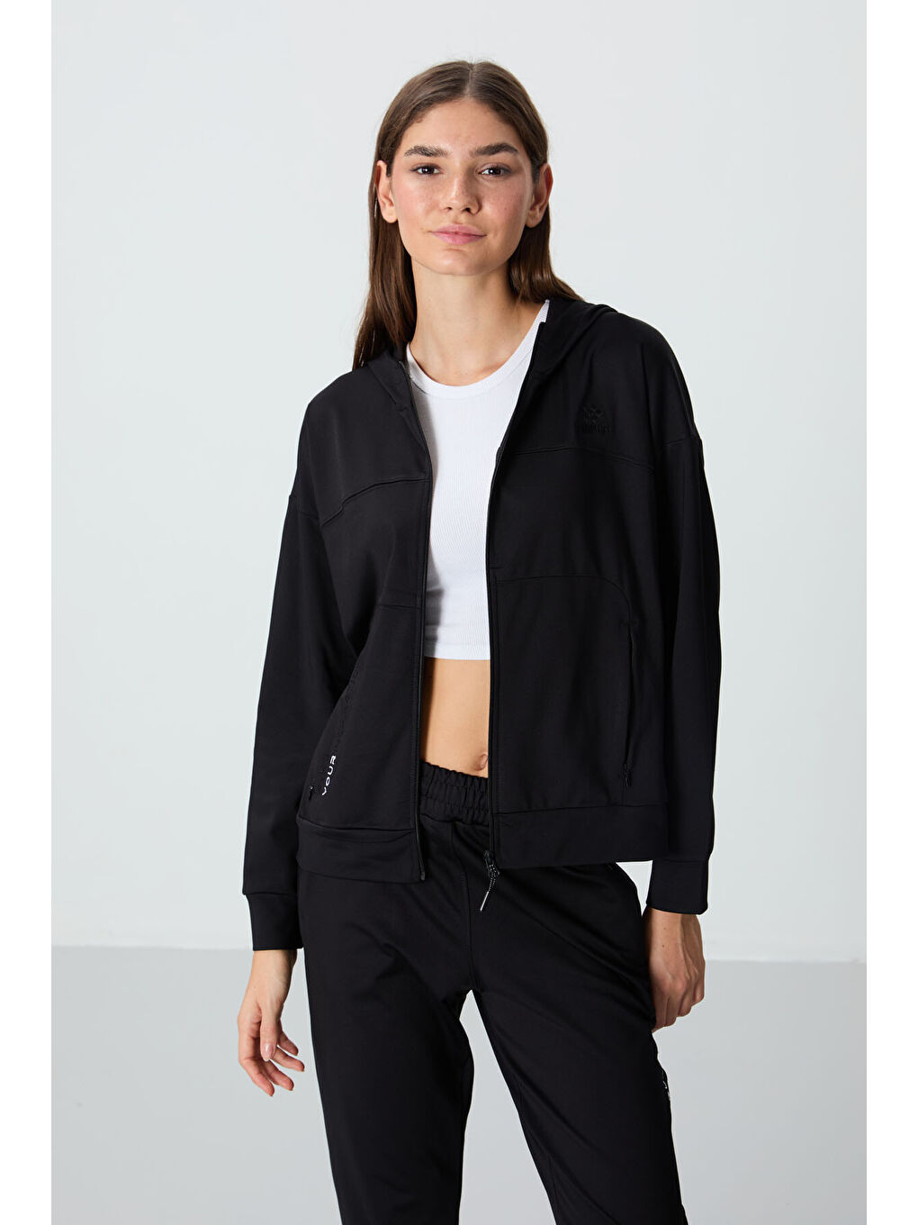 Siyah Kapüşonlu Gizli Cep Detaylı Standart Kalıp Kadın Eşofman Takımı - 95306-1