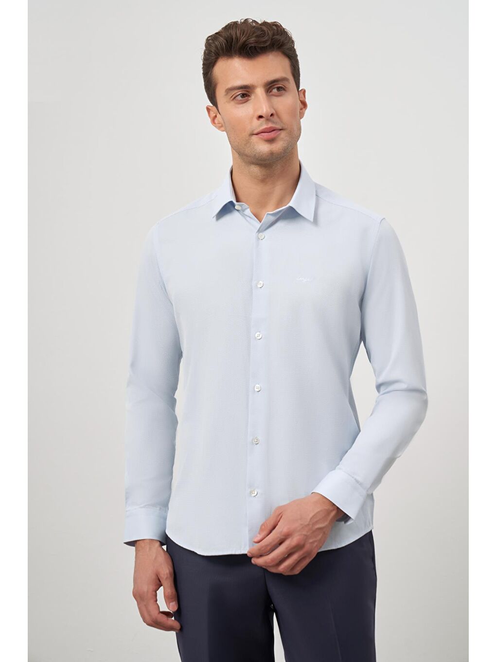 Koyu Mavi Uzun Kol Kendinden Desenli Armürlü 032 Sert Yaka Classic Slim Fit Gömlek 1004245152-3