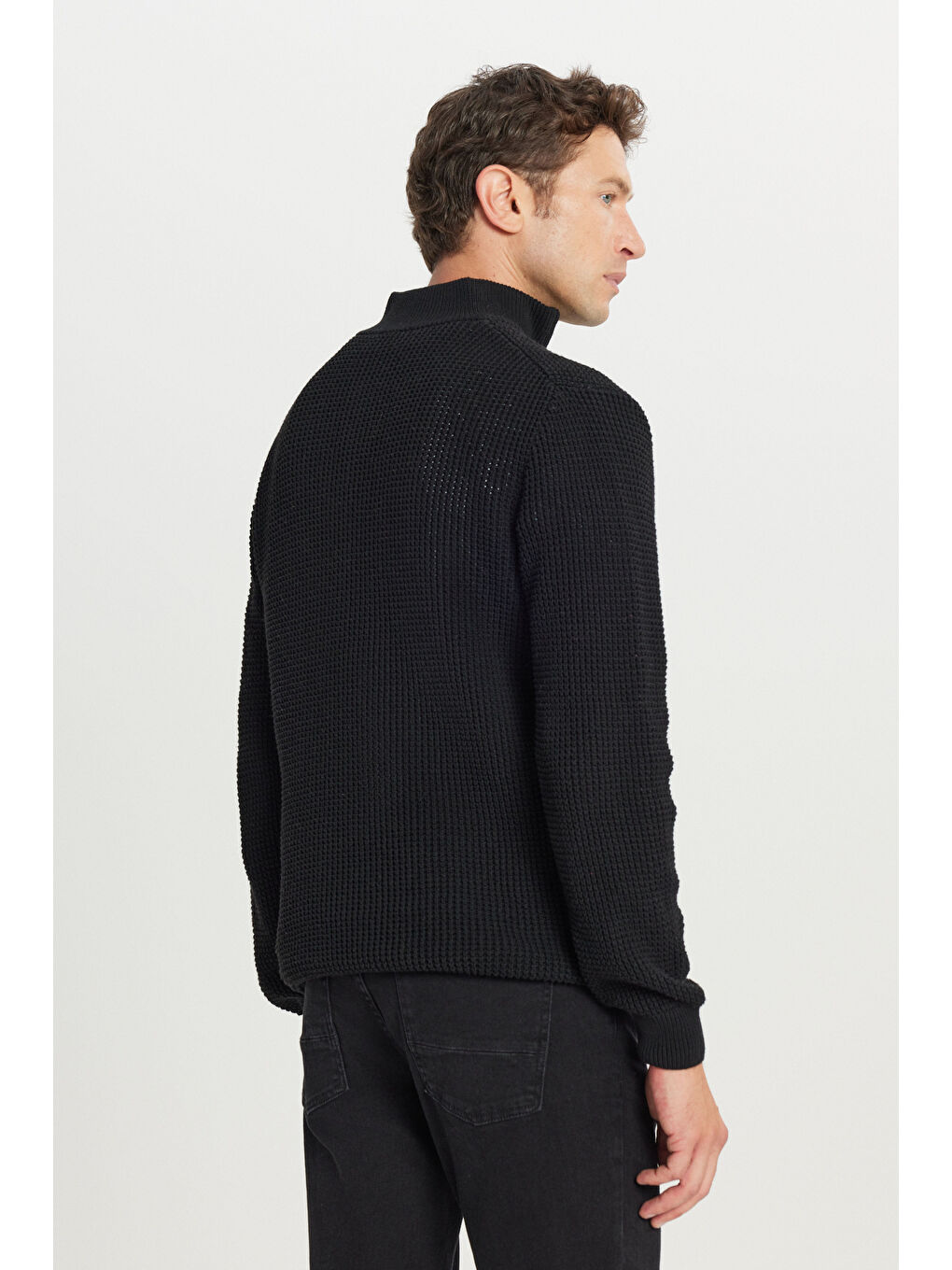 Erkek Siyah Pamuklu Standart Fit Normal Kesim Bato Yaka Jakarlı Triko Kazak-4