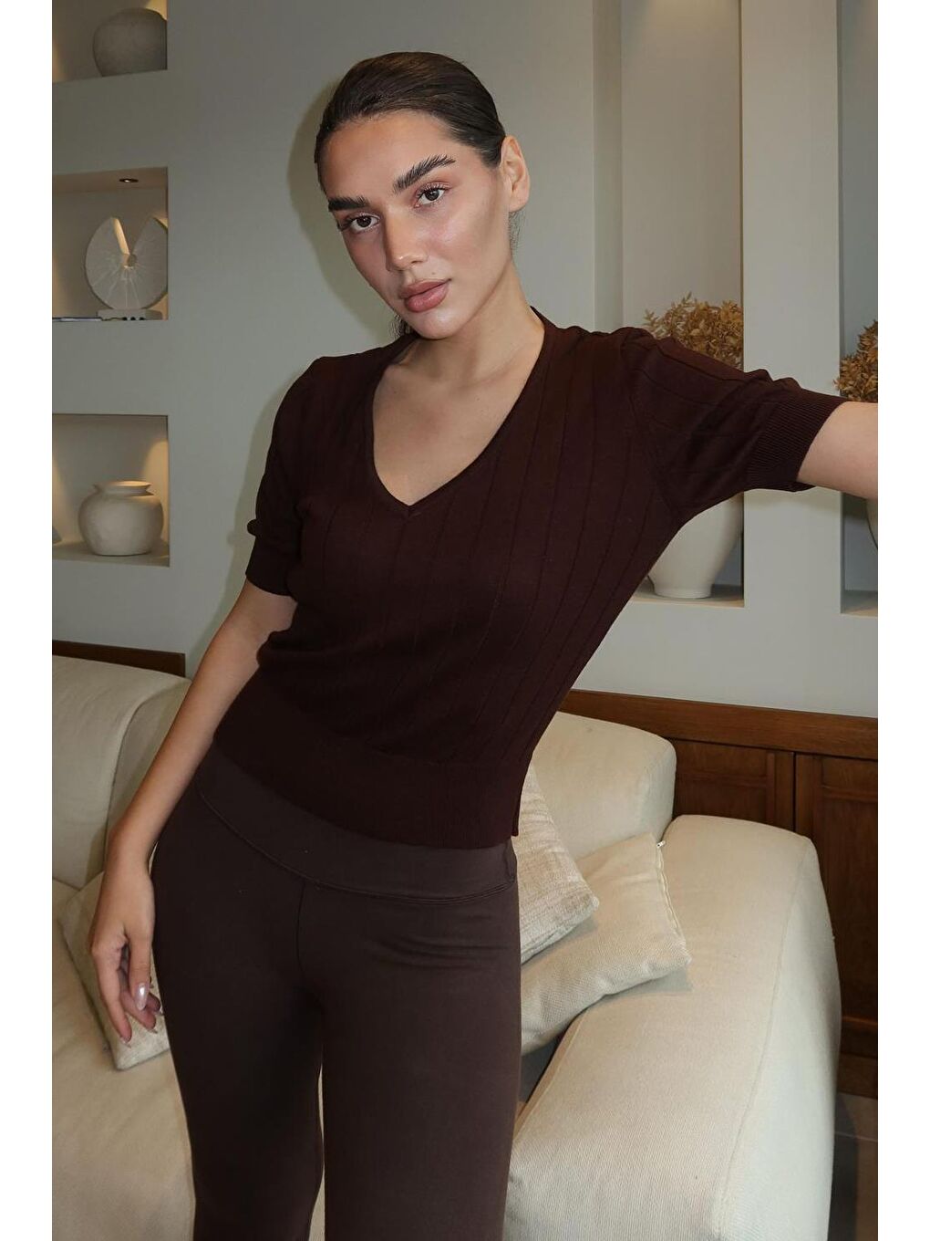 Kahverengi V Yaka Örgülü Kadın Triko Tişört Mg2369-1