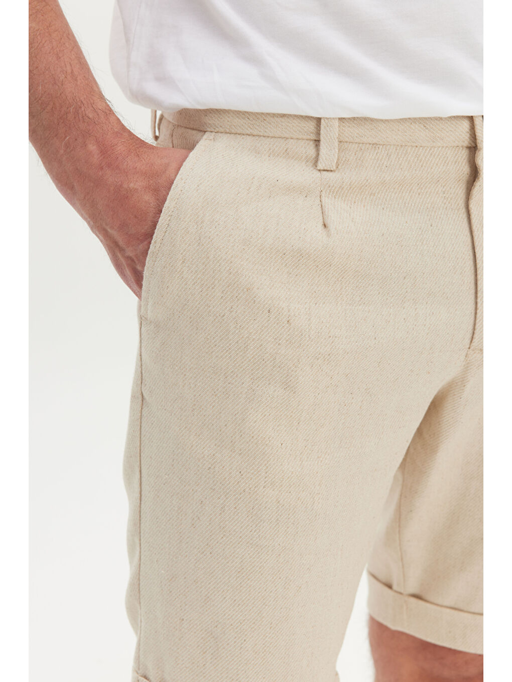 Erkek Bej Yumuşak Dokulu Keten Slim Fit Dar Kesim Diagonal Desenli Yan Cepli Şort-3