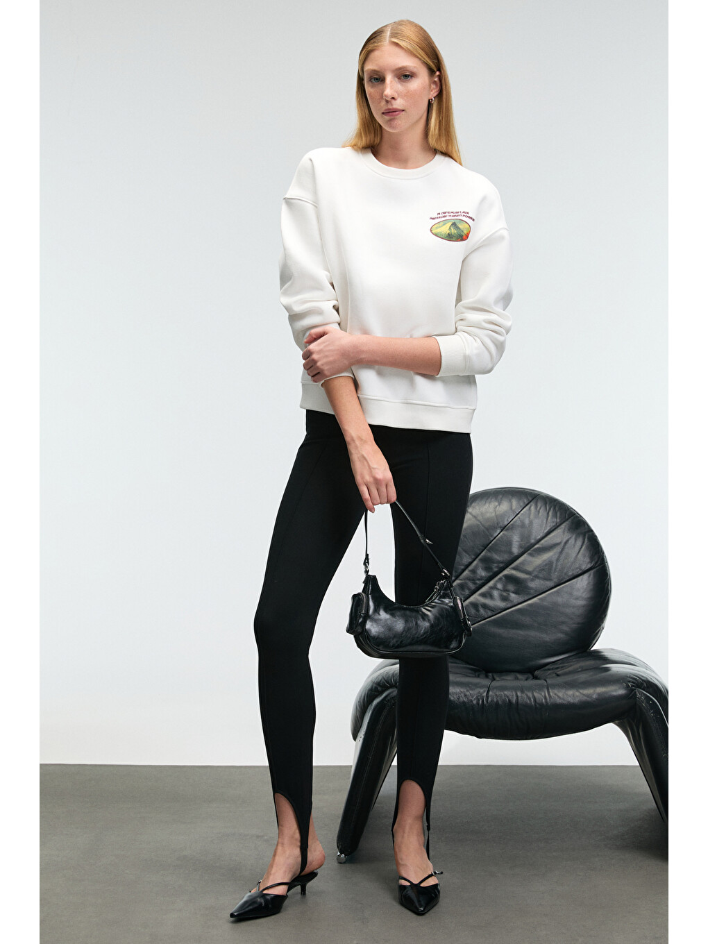 Vıstara Kadın Nakış Detaylı Yuvarlak Yaka Regular Fit Beyaz Sweatshirt-1