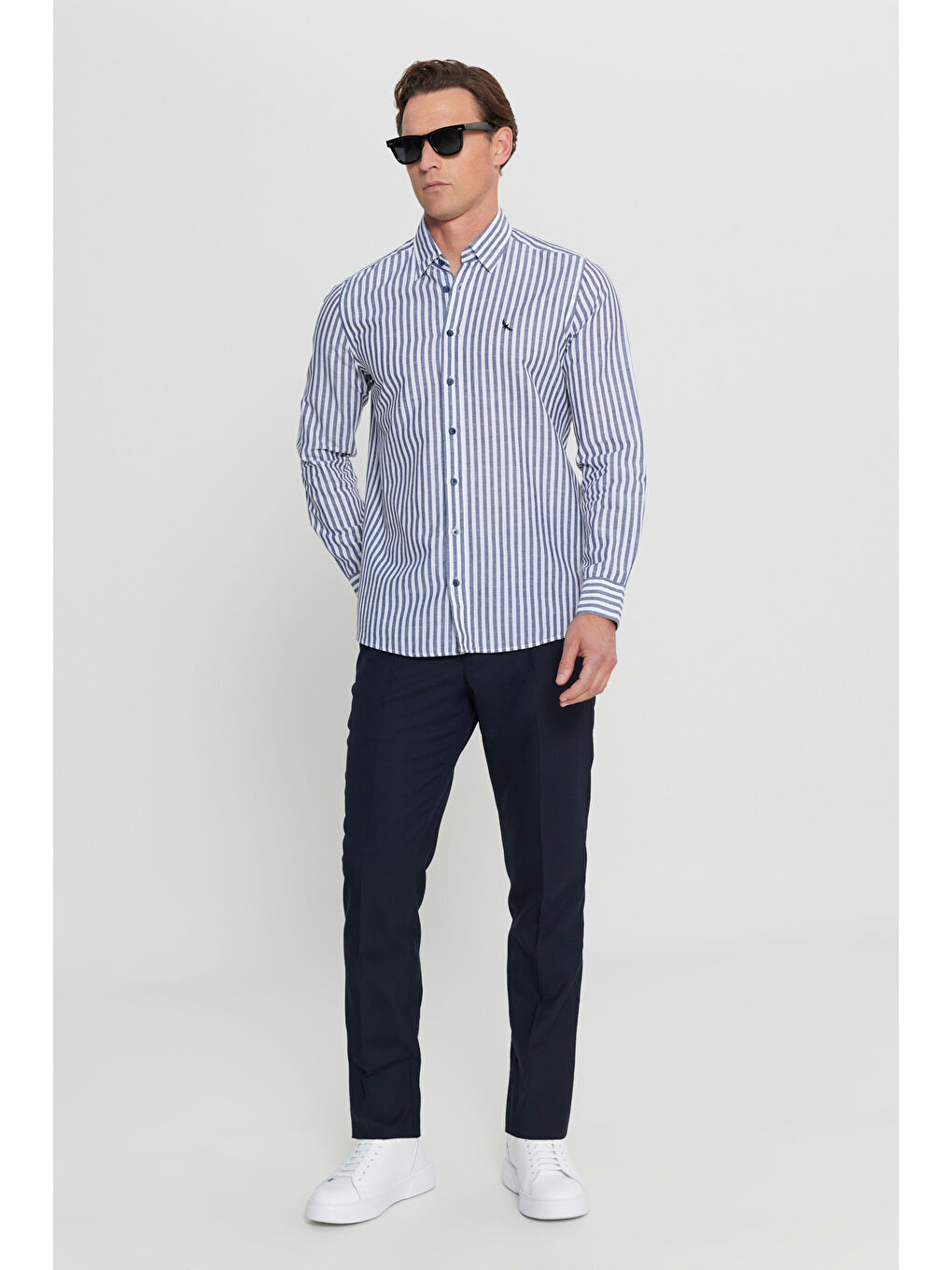 Erkek Lacivert Keten Slim Fit Dar Kesim Gizli Düğmeli Yaka Çizgili Gömlek-1