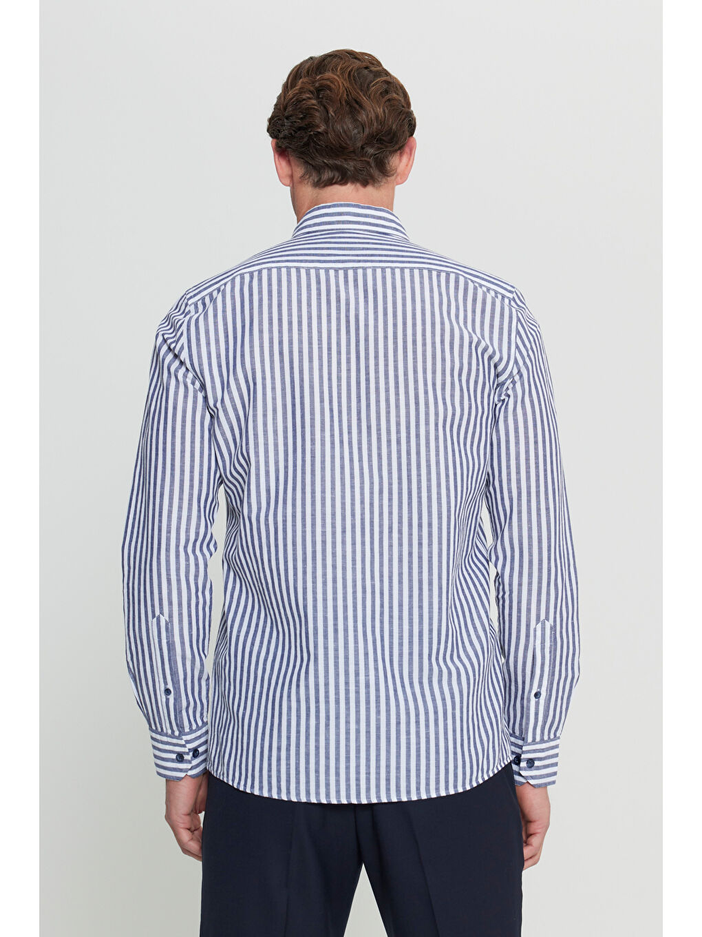 Erkek Lacivert Keten Slim Fit Dar Kesim Gizli Düğmeli Yaka Çizgili Gömlek-4