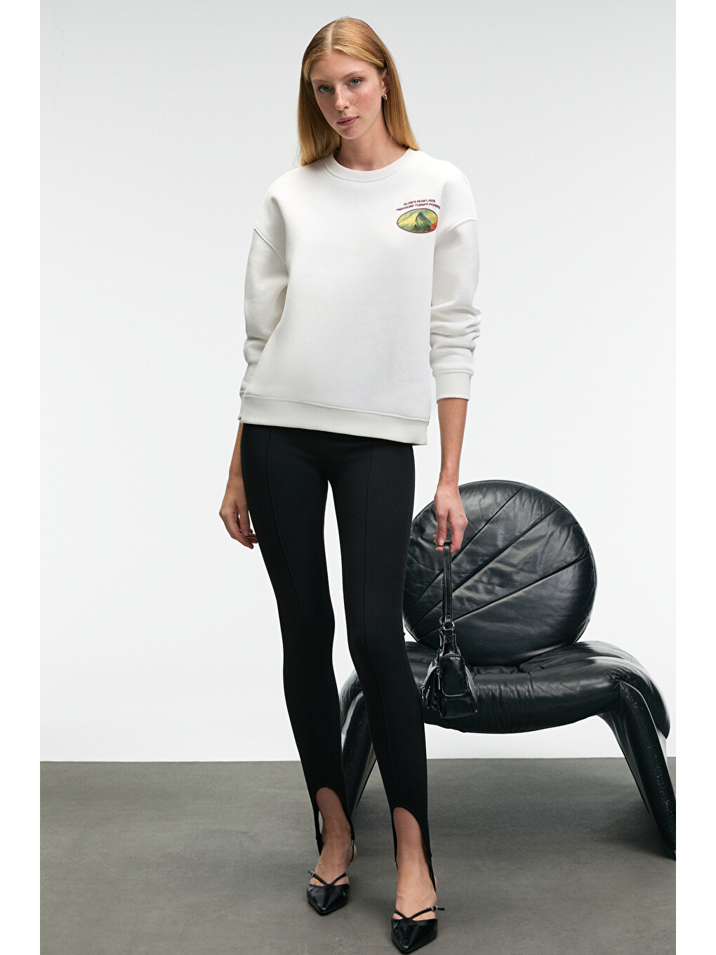 Vıstara Kadın Nakış Detaylı Yuvarlak Yaka Regular Fit Beyaz Sweatshirt-4