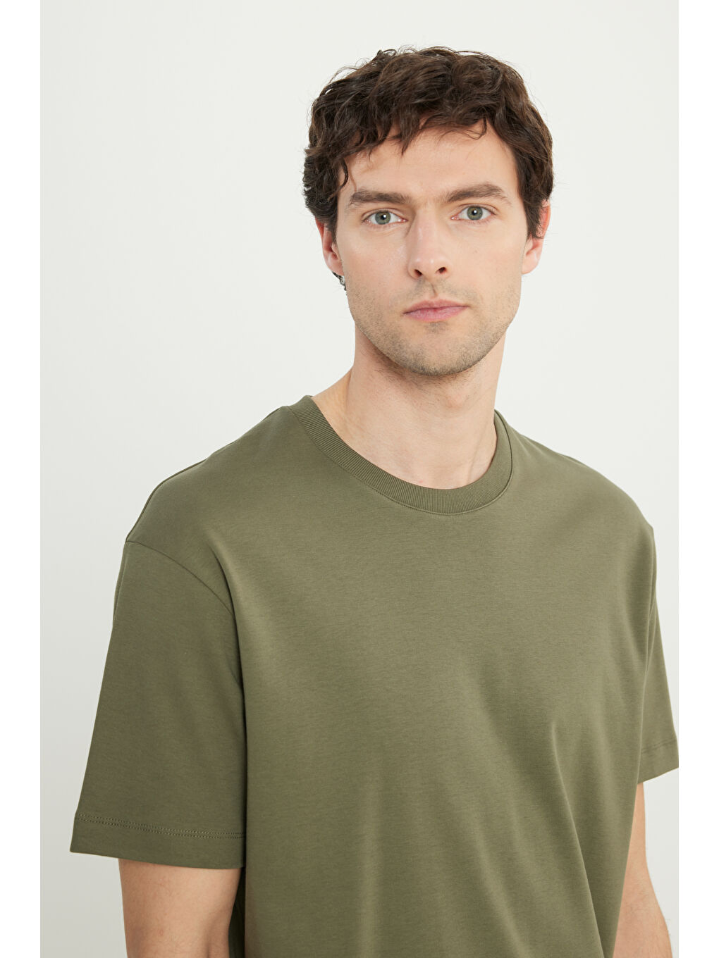 Erkek Haki %100 Pamuk Modern Fit Rahat Kesim Bisiklet Yaka Tişört-3