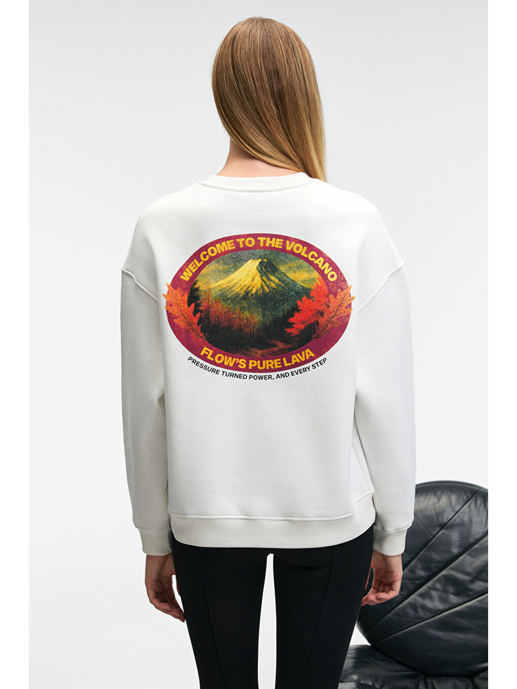 Vıstara Kadın Nakış Detaylı Yuvarlak Yaka Regular Fit Beyaz Sweatshirt-5