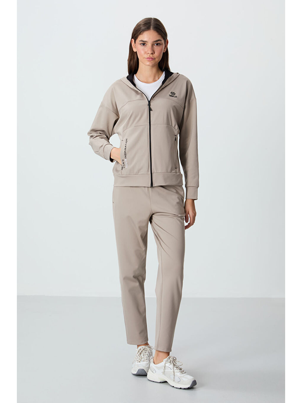 Koyu Bej Kapüşonlu Gizli Cep Detaylı Standart Kalıp Kadın Eşofman Takımı - 95306-1