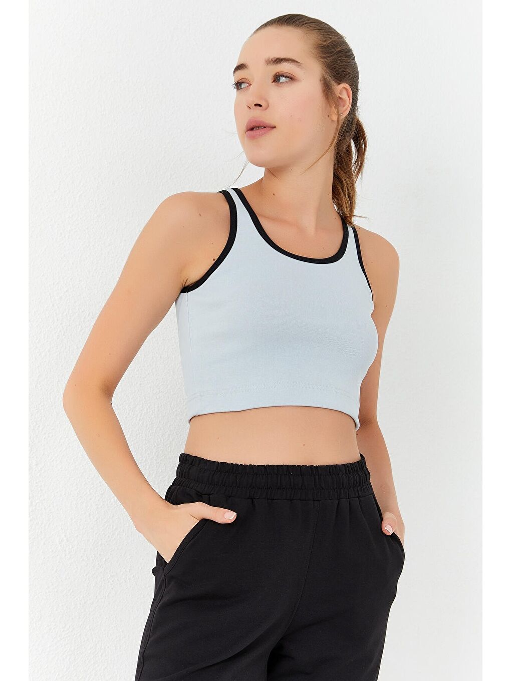 Bej Taş Basic Sıfır Kol Dar Kalıp U Yaka Kadın Crop Top Atlet - 97162-4