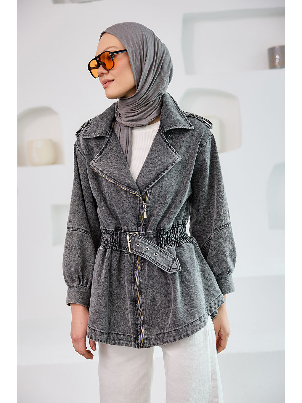 Gri Kadın Büzgü Kemer Detaylı Jean Ceket Füme-2