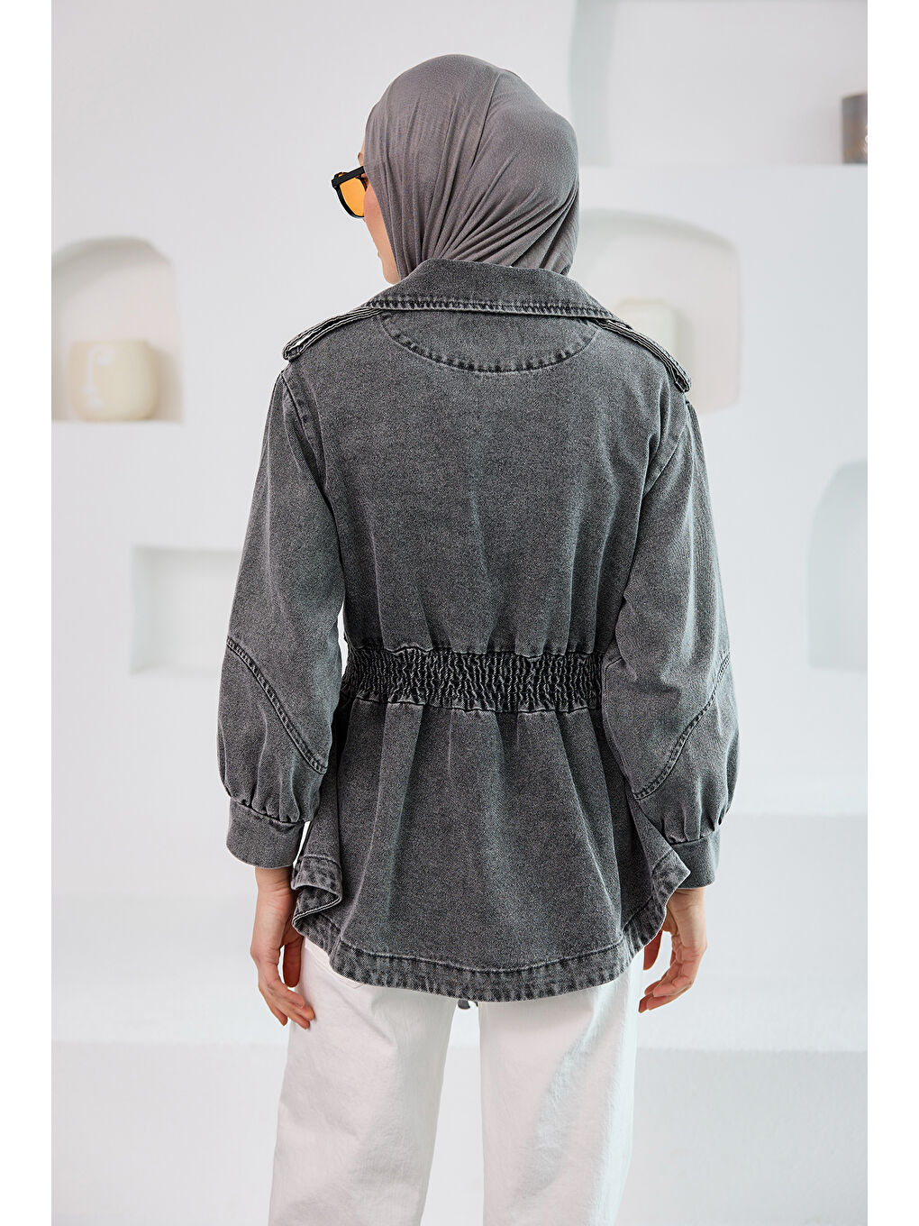 Gri Kadın Büzgü Kemer Detaylı Jean Ceket Füme-4