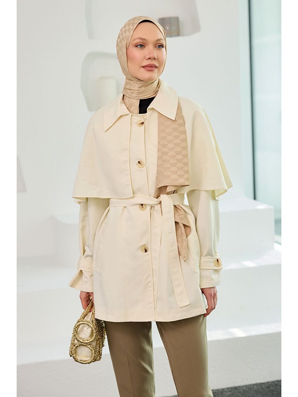 Kadın Omuz Apolet Detaylı Kısa Trenç  Ekru-1