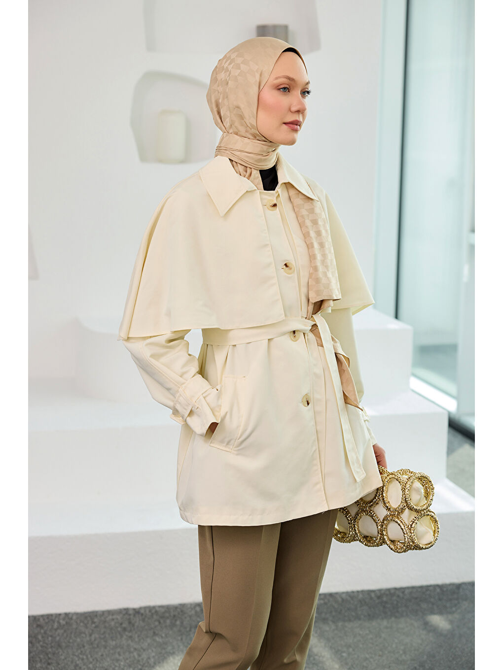 Kadın Omuz Apolet Detaylı Kısa Trenç  Ekru-3