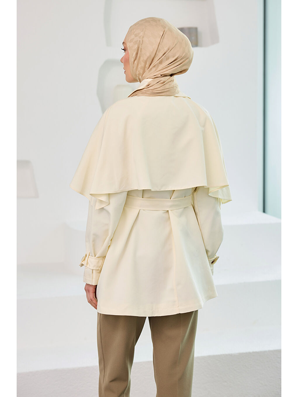 Kadın Omuz Apolet Detaylı Kısa Trenç  Ekru-4