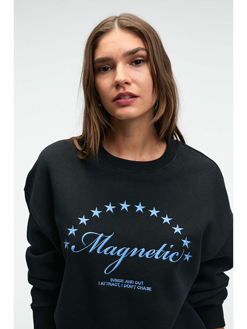 Vıstara Kadın Nakış Detaylı Yuvarlak Yaka Regular Fit Siyah Sweatshirt-1
