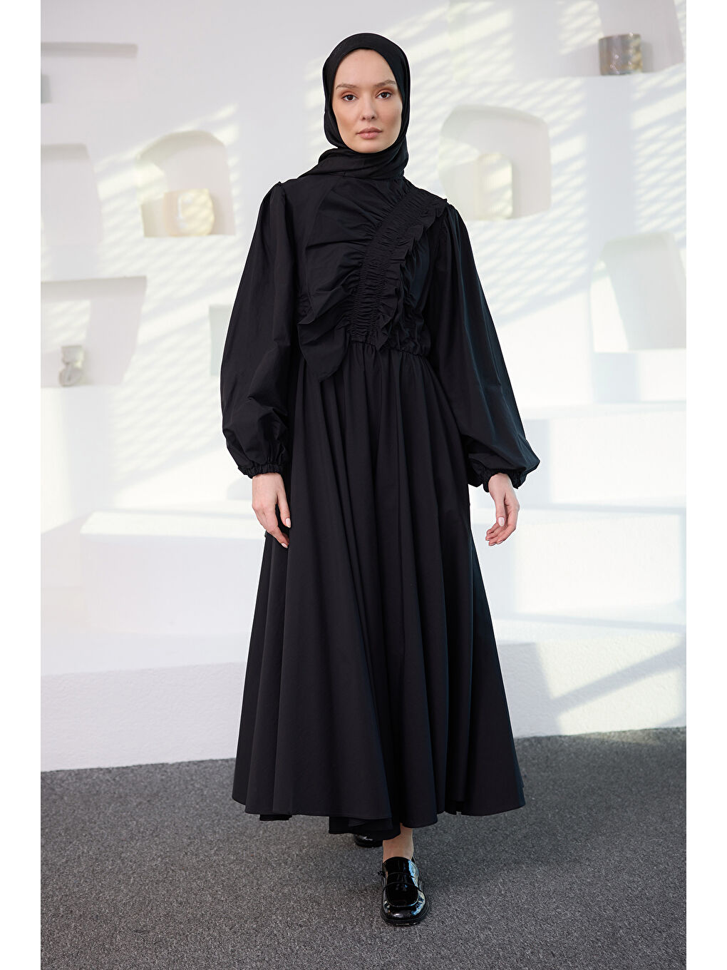 Kadın Asimetrik Büzgü Ve Fırfır Detaylı Elbise Siyah-2