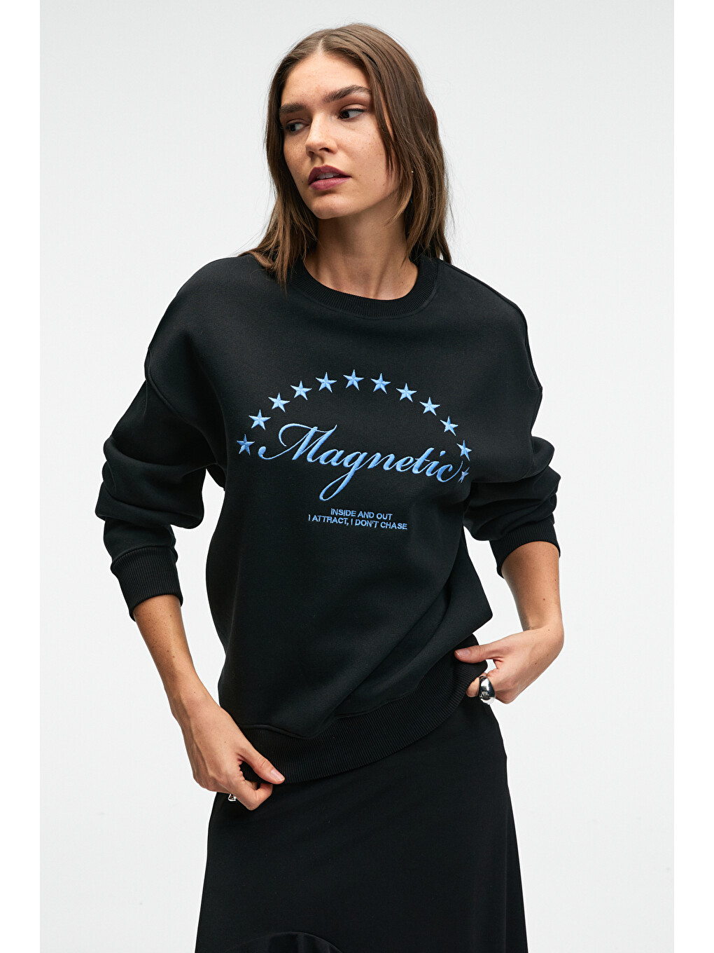 Vıstara Kadın Nakış Detaylı Yuvarlak Yaka Regular Fit Siyah Sweatshirt-2