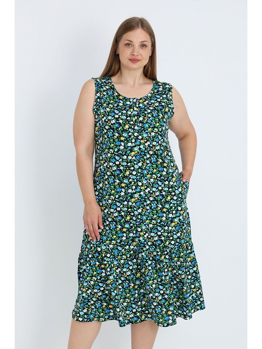 Siyah Kadın Büyük Beden Çiçek Desenli Pamuklu Düğmeli Cepli Askılı Elbise