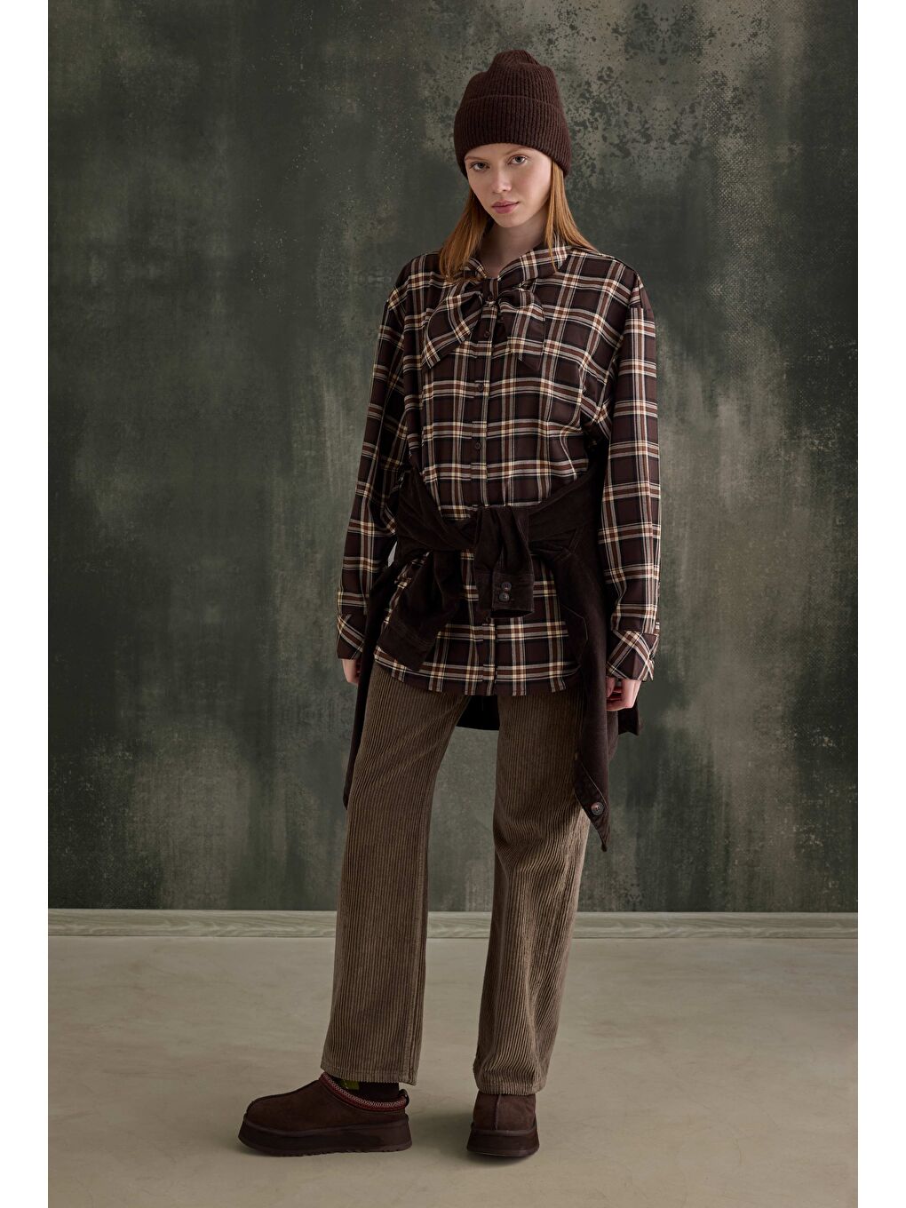 Kahverengi Fular Yaka Ekose Gömlek Acı Kahve