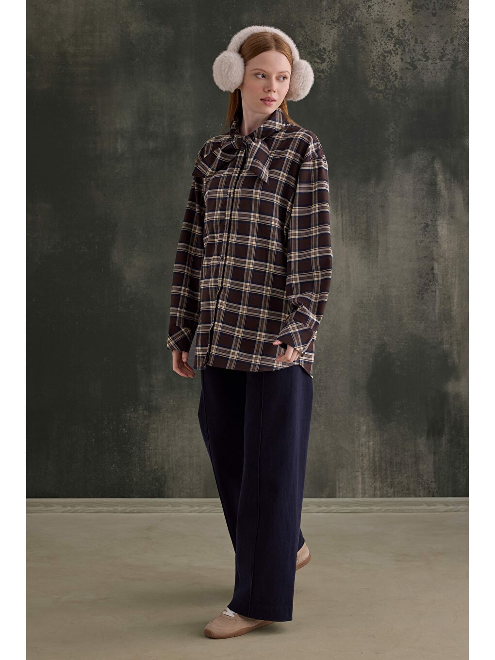 Kahverengi Fular Yaka Ekose Gömlek Kahve-1