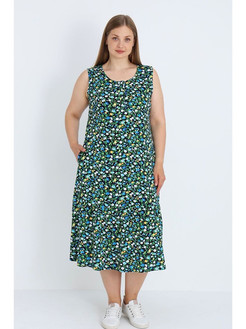 Siyah Kadın Büyük Beden Çiçek Desenli Pamuklu Düğmeli Cepli Askılı Elbise-2