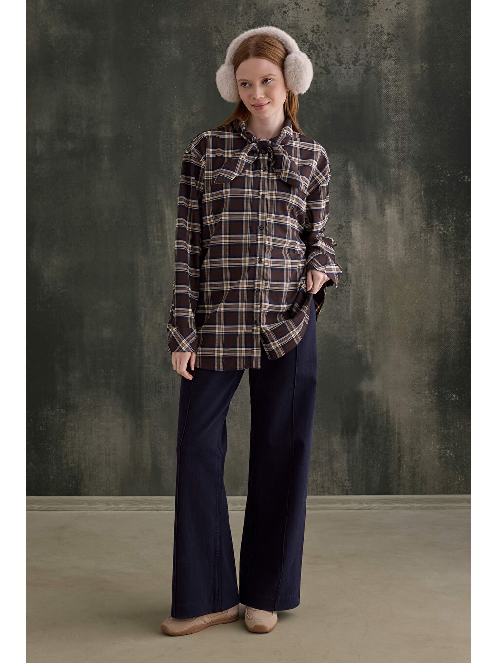 Kahverengi Fular Yaka Ekose Gömlek Kahve-3