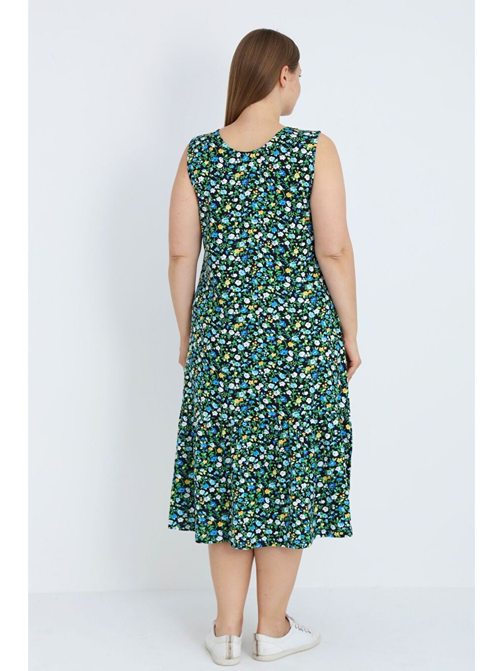 Siyah Kadın Büyük Beden Çiçek Desenli Pamuklu Düğmeli Cepli Askılı Elbise-4