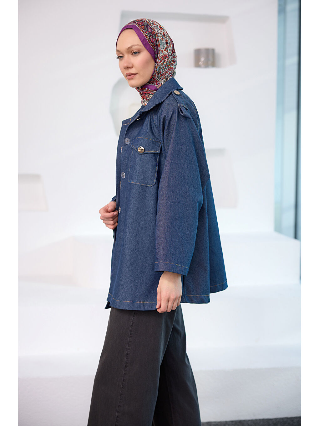 Kadın Omuzları Apolet Detaylı Jean Ceket Mavi-1
