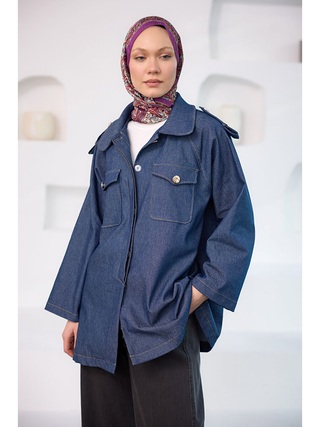 Kadın Omuzları Apolet Detaylı Jean Ceket Mavi-2
