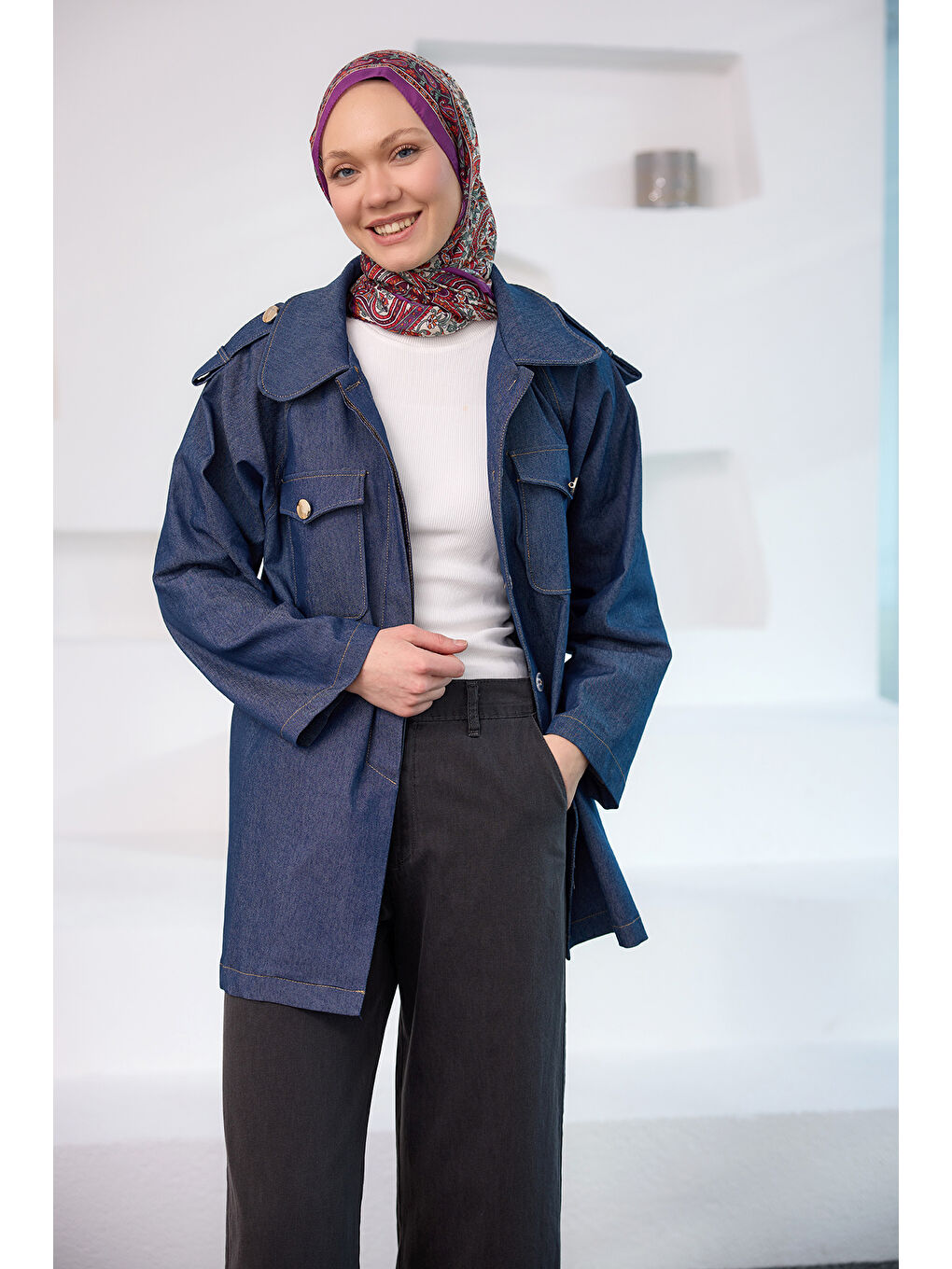 Kadın Omuzları Apolet Detaylı Jean Ceket Mavi-3