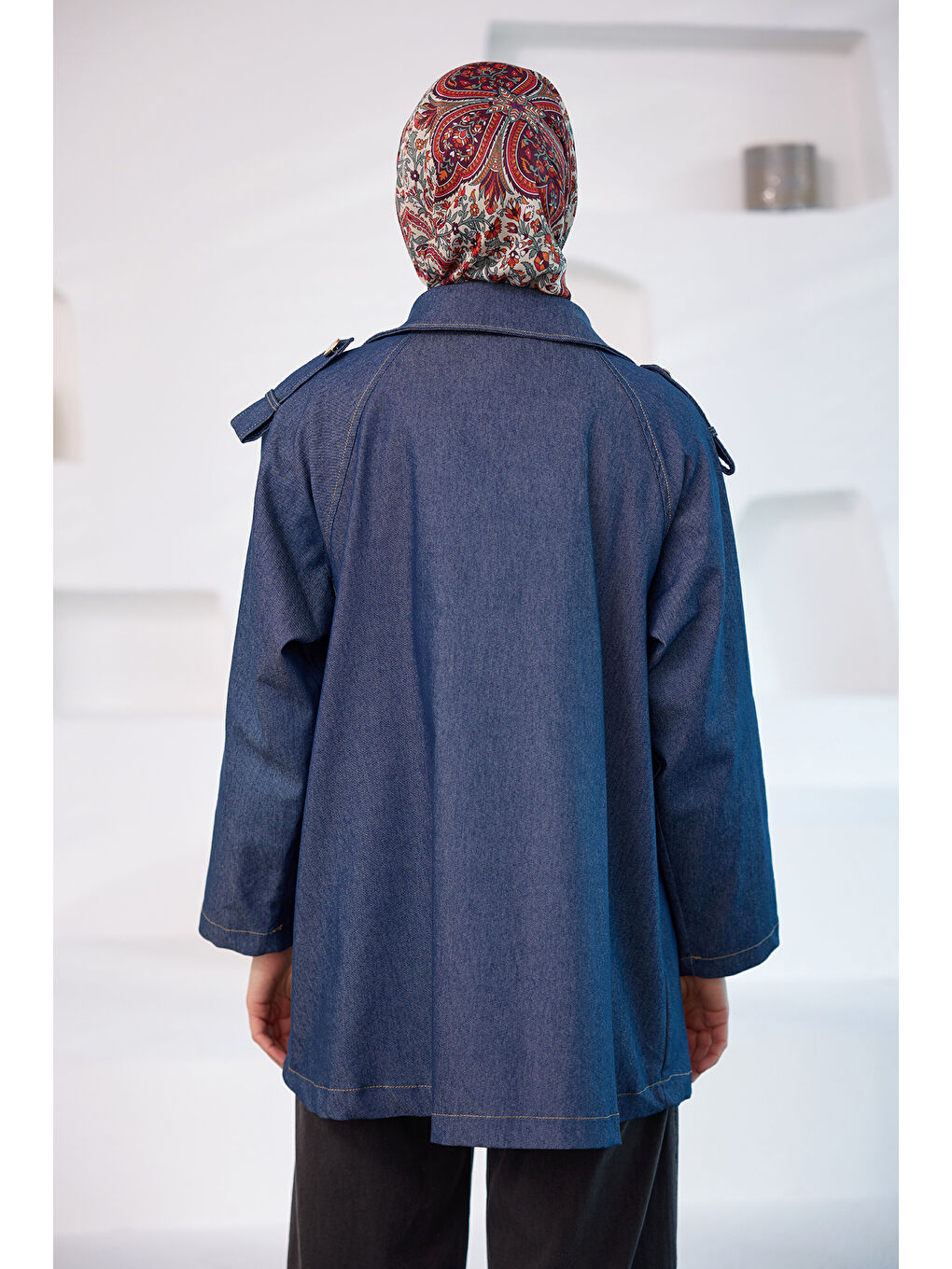 Kadın Omuzları Apolet Detaylı Jean Ceket Mavi-4