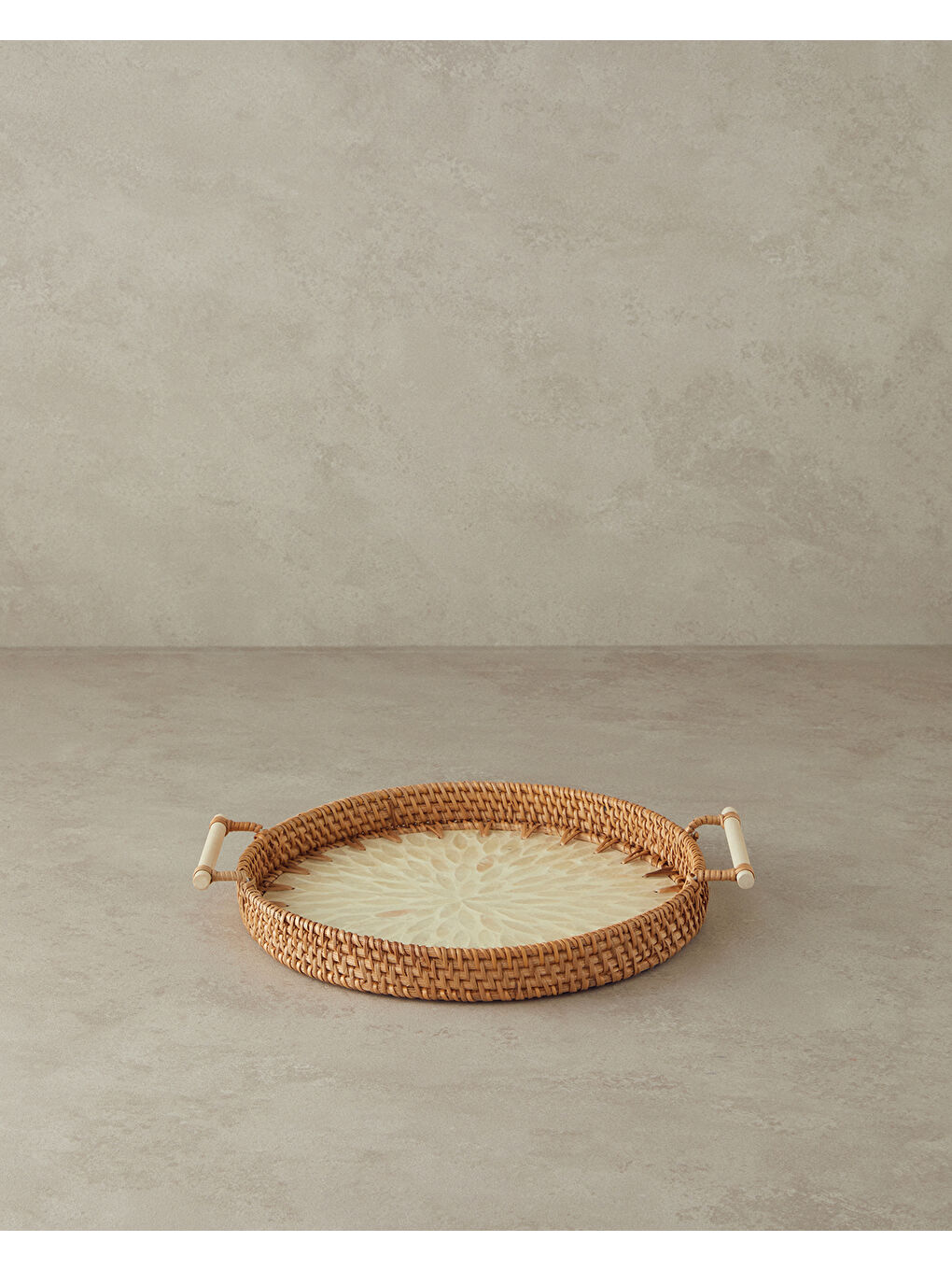 Beatrice Sedefli Rattan Tepsi Kahverengi