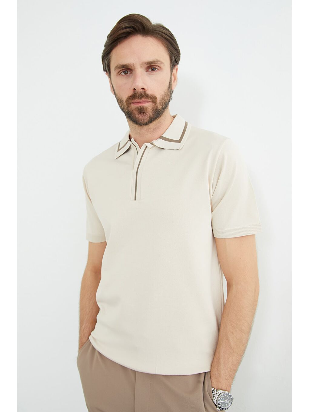 Bej Çizgili Apaş Yaka Triko Tişört-1