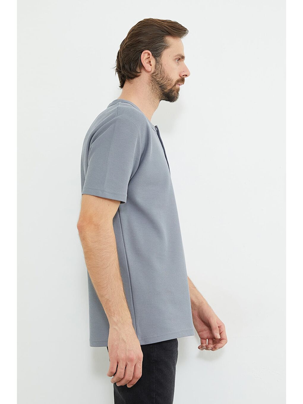 Gri Petek Kumaş Düğmeli Bisiklet Yaka Tişört-4